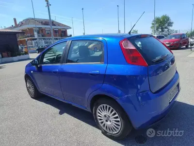 Usata Fiat Grande Punto Dynamic 77 CV (56 kW) 2007 Blu Utilitaria
