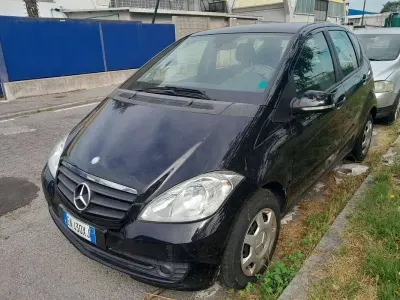 Usata Mercedes A180 Elegance 109 CV (80 kW) 2012 Nero Utilitaria