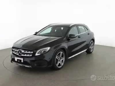 Usata Mercedes GLA200 AMG Line Premium Plus 136 CV (100 kW) 2018 Nero SUV