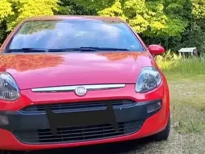 Usata Fiat Punto 75 CV (55 kW) 2010 Rosso Utilitaria