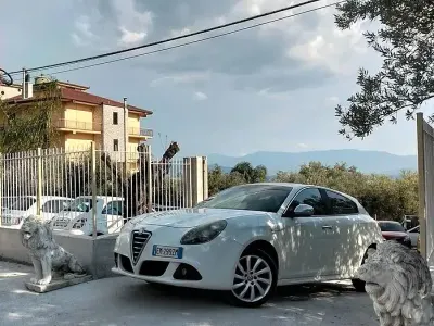 Usata Alfa Romeo Giulietta Exclusive 105 CV (77 kW) 2012 Bianco Utilitaria