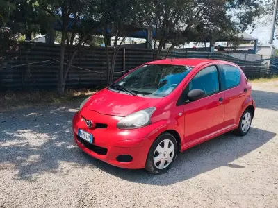Usata Toyota Aygo Connect Style 68 CV (50 kW) 2010 Rosso Utilitaria