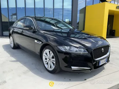 Usata Jaguar XF R-Sport 180 CV (132 kW) 2018 Nero Berlina