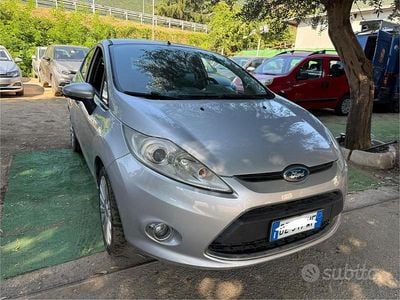 Usata Ford Fiesta Titanium 92 CV (67 kW) 2009 Grigio Utilitaria