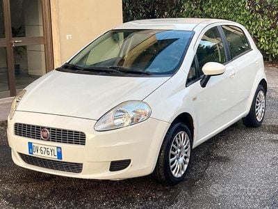Usata Fiat Grande Punto 77 CV (56 kW) 2009 Bianco Utilitaria
