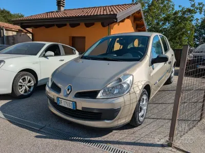 Usata Renault Clio II 85 CV (62 kW) 2007 Marrone Berlina