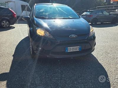 Usata Ford Fiesta Titanium 68 CV (50 kW) 2010 Blu Utilitaria