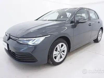 Usata VW Golf VIII Life 116 CV (85 kW) 2022 Grigio Berlina