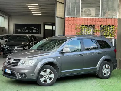 Käytetty Fiat Freemont Lounge 170 HP (125 kW) 2012 Harmaa Katumaasturi