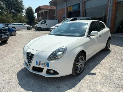 Usata Alfa Romeo Giulietta Distinctive 150 CV (110 kW) 2014 Bianco Utilitaria