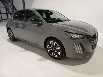 Usata Peugeot 208 Allure 101 CV (74 kW) 2024 Grigio Utilitaria