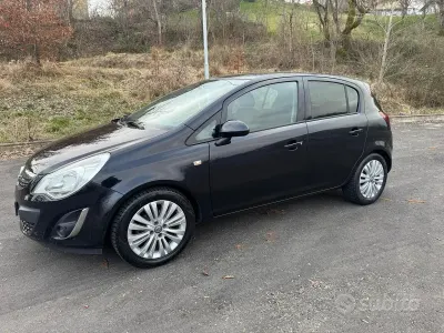 Używany Opel Corsa Club 85 KM (62 kW) 2011 Czarny Hatchback