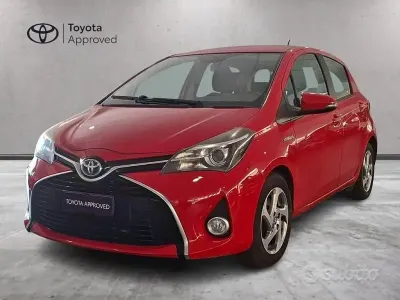 Usata Toyota Yaris Hybrid Style 101 CV (74 kW) 2016 Rosso Berlina
