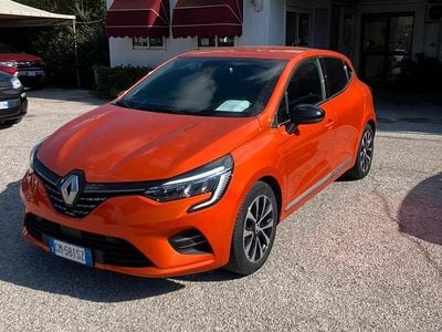Usata Renault Clio V Techno 143 CV (105 kW) 2023 Arancione Berlina