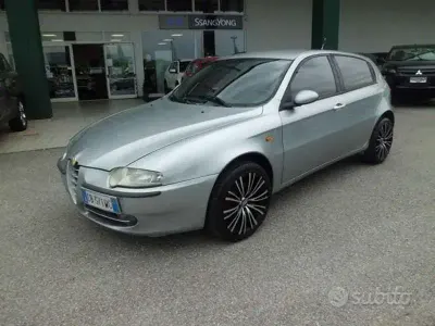 Usata Alfa Romeo 147 115 CV (84 kW) 2002 Grigio Utilitaria