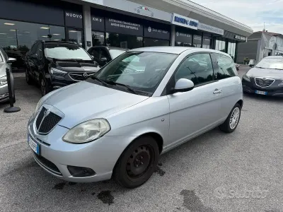 Usata Lancia Ypsilon 60 CV (44 kW) 2010 Grigio Utilitaria