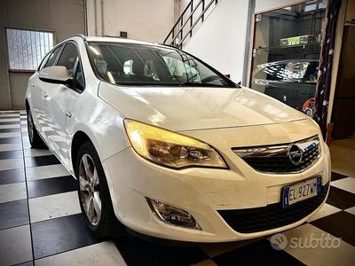 Usata Opel Astra 140 CV (102 kW) 2012 Bianco Station wagon