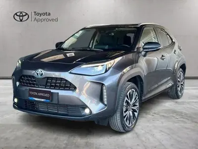 Usata Toyota Yaris Cross Lounge 116 CV (85 kW) 2022 Dark grey SUV