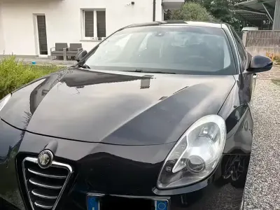 Usata Alfa Romeo Giulietta Exclusive 105 CV (77 kW) 2012 Nero Utilitaria