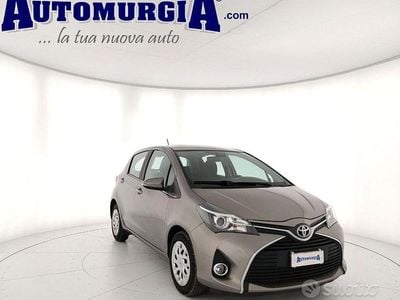 Beige(met.) Usata 2015 Toyota Yaris Lounge Berlina | 8990 € (Buon prezzo)