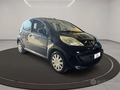 Usata Peugeot 107 68 CV (50 kW) 2008 Nero Utilitaria