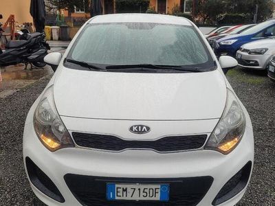 usata Kia Rio CRDI ANNO 2012 ADATTA NEOPATENTATI