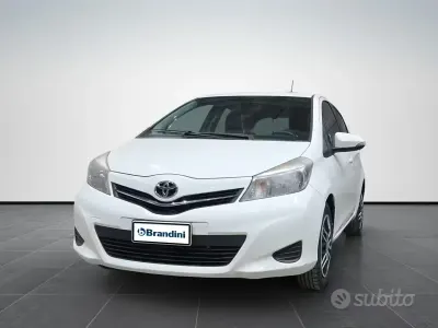 Usata Toyota Yaris Style 90 CV (66 kW) 2012 Bianco Utilitaria