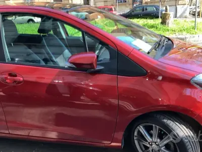 Usata Toyota Yaris Style 99 CV (72 kW) 2012 Rosso Utilitaria