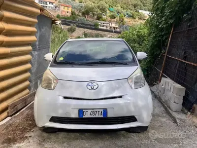 Usata Toyota iQ 68 CV (50 kW) 2009 Bianco Utilitaria