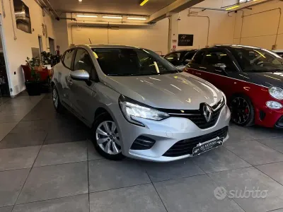 Usata Renault Clio V Intens 86 CV (63 kW) 2020 Grigio Berlina