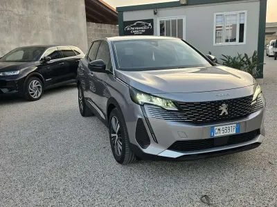 Usata Peugeot 3008 Allure 131 CV (96 kW) 2023 Griggio chiaro SUV