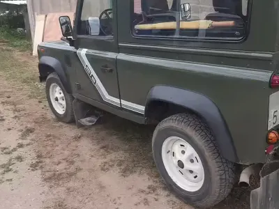 Usata Land Rover Defender 86 CV (63 kW) 1989 Verde SUV