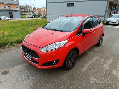 Usata Ford Fiesta Titanium 75 CV (55 kW) 2016 Rosso Utilitaria