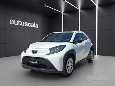 Usata Toyota Aygo X Active 72 CV (52 kW) 2025 Super white gloss SUV