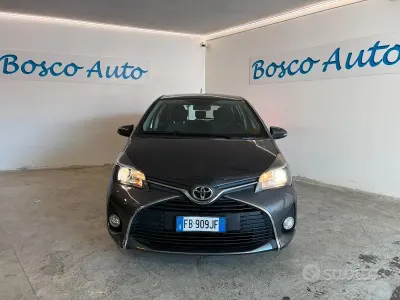 Usata Toyota Yaris Active 90 CV (66 kW) 2015 Grigio Utilitaria