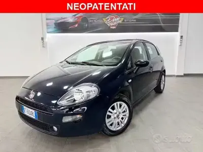 Usata Fiat Punto Lounge 75 CV (55 kW) 2014 Bluazzurro Utilitaria