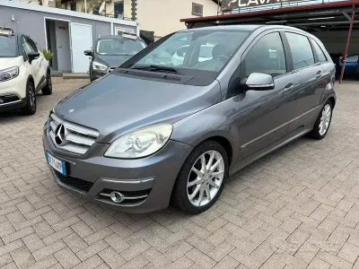 Usata Mercedes B200 Chrome 140 CV (102 kW) 2009 Grigio Monovolume