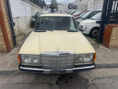 Usata Mercedes 200 109 CV (80 kW) 1981 Giallo Berlina
