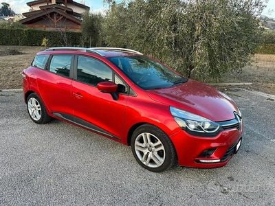 Usata Renault Clio GrandTour Business 75 CV (55 kW) 2019 Rosso Station wagon