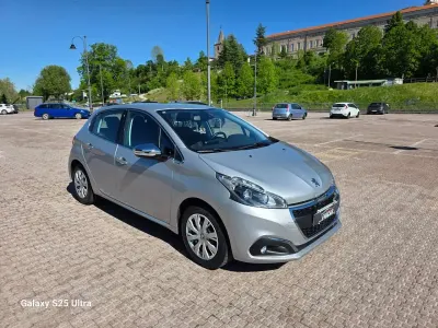 Usata Peugeot 208 Allure 68 CV (50 kW) 2018 Argento Utilitaria