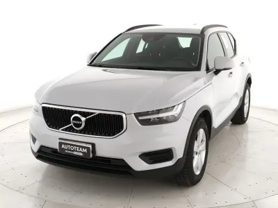 Usata Volvo XC40 Momentum 129 CV (94 kW) 2022 Bianco SUV