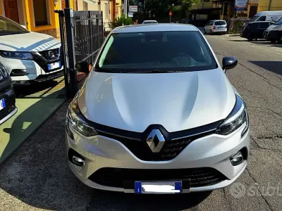 Usata Renault Clio V Evolution 101 CV (74 kW) 2023 Grigio Berlina