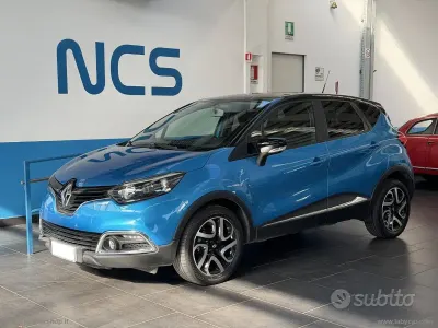 Usado Renault Captur Iconic 90 CV (66 kW) 2015 Azul SUV