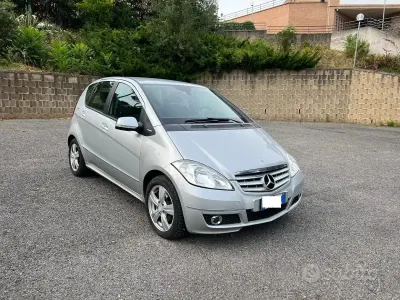 Usata Mercedes A180 Avantgarde 109 CV (80 kW) 2012 Grigio Utilitaria