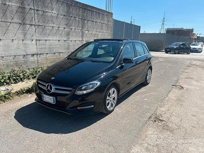 Käytetty Mercedes B180 109 HP (80 kW) 2016 Musta Tila-auto