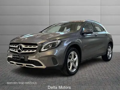 Usata Mercedes GLA200 136 CV (100 kW) 2019 Grigio metallizzato SUV