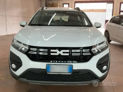 Second-hand Dacia Sandero Expression 101 CP (74 kW) 2025 Alb Berlinǎ