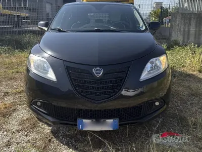Usata Lancia Ypsilon 69 CV (50 kW) 2015 Nero Utilitaria