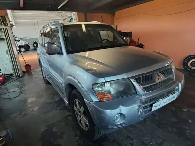 Usata Mitsubishi Pajero Intense 160 CV (117 kW) 2006 Argento SUV