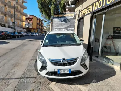 Usata Opel Zafira Tourer Cosmo 150 CV (110 kW) 2012 Bianco Monovolume
